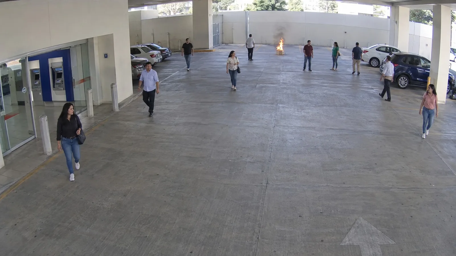 Estacionamiento · cámara 09