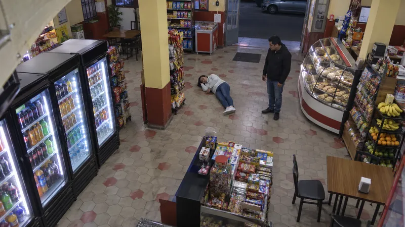 Store · camera 08