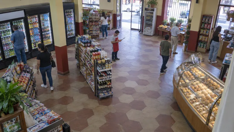 Store · camera 28